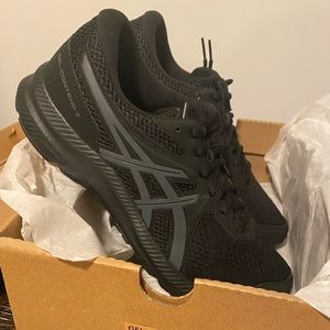 Men’s sneakers size 10